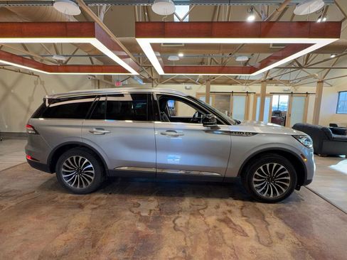 Used 2023 Lincoln Aviator Reserve image 2