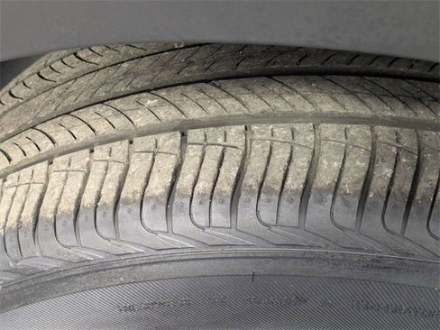 Used 2025 Chevrolet Trax LT w/ LT Convenience Package image 9