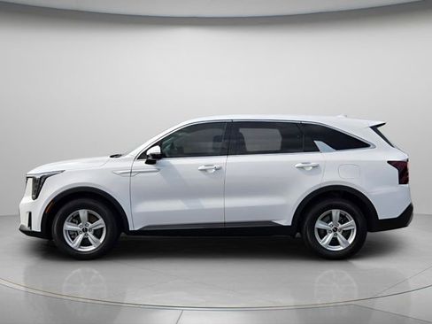 Certified 2026 Kia Sorento LX FWD image 3