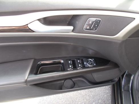 Used 2015 Ford Fusion SE w/ Equipment Group 202A FWD image 27