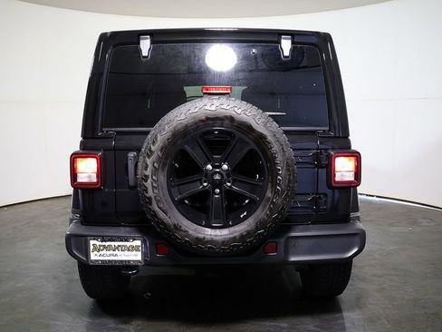Used 2022 Jeep Wrangler Unlimited Sahara AWD/4WD image 10