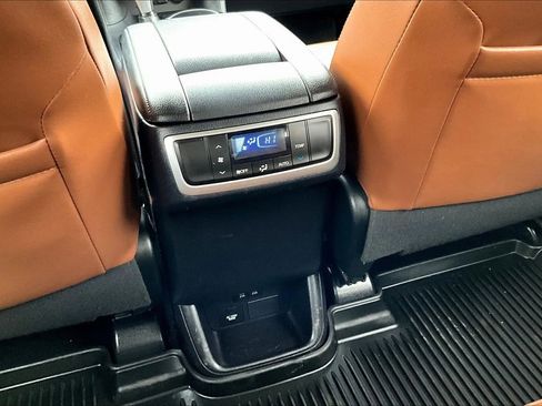 Used 2019 Toyota Highlander Limited AWD/4WD image 10