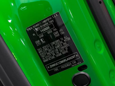 Used 2024 Lamborghini Revuelto image 10