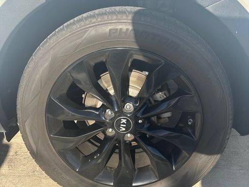 Used 2020 Kia Sorento S FWD image 21