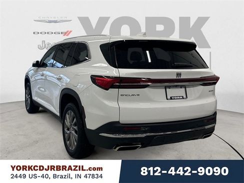 Used 2025 Buick Enclave Preferred image 3