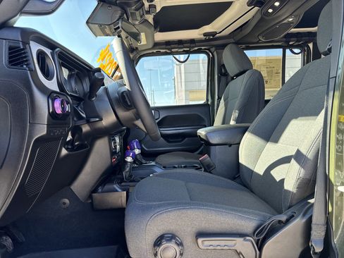 Used 2024 Jeep Wrangler Willys image 28