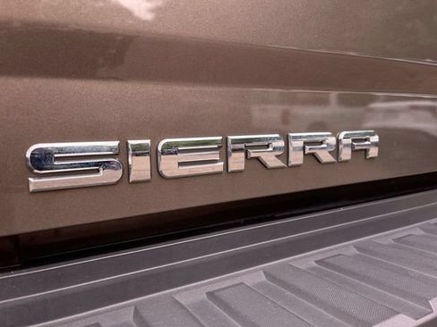 Used 2015 GMC Sierra 2500 SLT w/ Suspension Package, Off-Road AWD/4WD image 34
