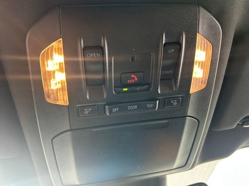 Used 2024 Toyota Highlander XSE image 17