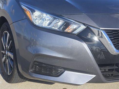 Used 2021 Nissan Versa SV image 9