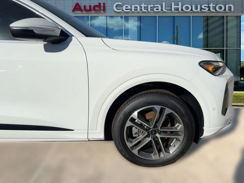 New 2025 Audi Q5 Premium w/ 19" Wheel Package image 12