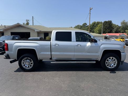 Used 2019 GMC Sierra 2500 Denali w/ Duramax Plus Package AWD/4WD image 4