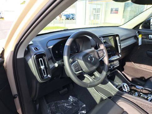 New 2025 Volvo XC40 B5 Ultra w/ Protection Package image 6