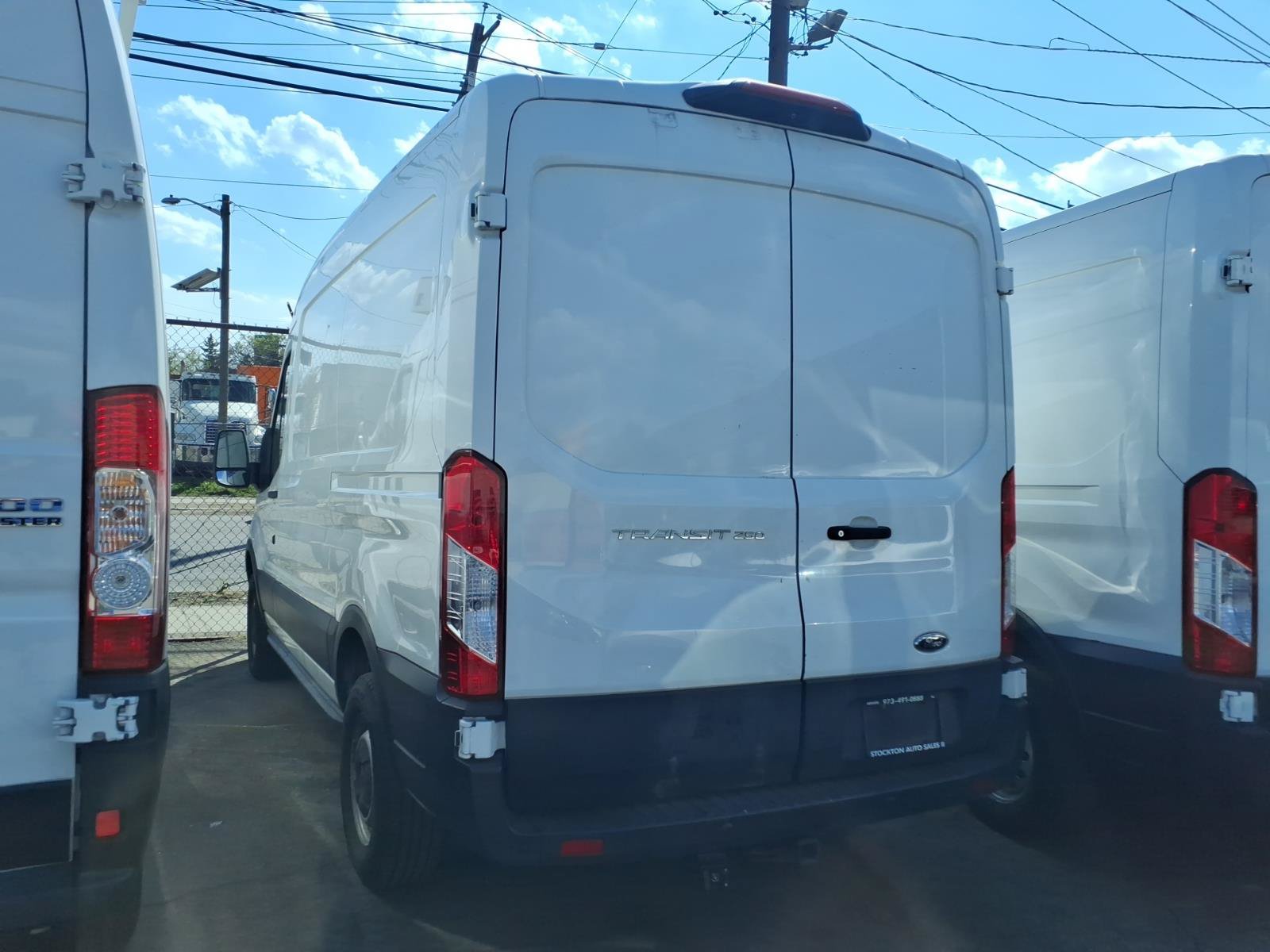 Used 2019 Ford Transit 250 130 Medium Roof RWD image 3