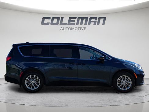 Used 2024 Chrysler Pacifica Touring-L AWD/4WD image 6