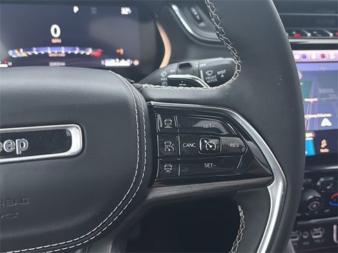Used 2024 Jeep Grand Cherokee Overland image 19