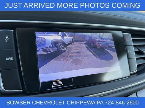 Used 2020 Buick Enclave Essence image 12