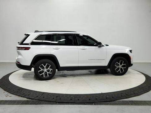 Used 2024 Jeep Grand Cherokee Limited w/ Luxury Tech Group II AWD/4WD image 9