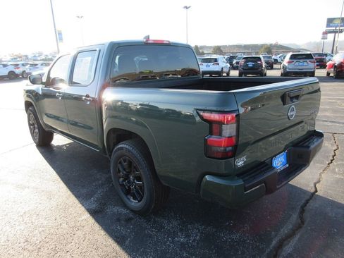 Used 2023 Nissan Frontier SV image 3
