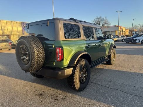 Used 2023 Ford Bronco Wildtrak image 4