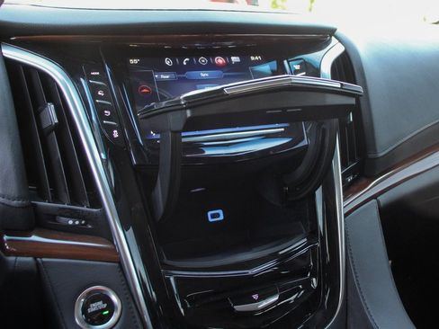 Used 2020 Cadillac Escalade ESV Luxury image 37