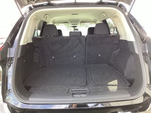 Used 2024 Nissan Rogue S image 10