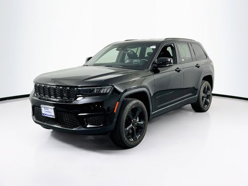 Used 2023 Jeep Grand Cherokee Altitude AWD/4WD image 1