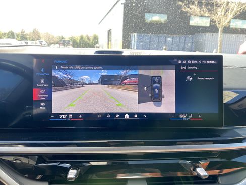 Used 2024 BMW X7 M60i w/ Executive Package image 25