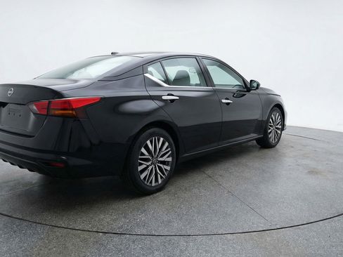 Used 2025 Nissan Altima 2.5 SV FWD image 9
