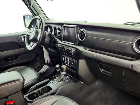 Used 2023 Jeep Wrangler Unlimited Sahara w/ Cold Weather Group AWD/4WD image 25