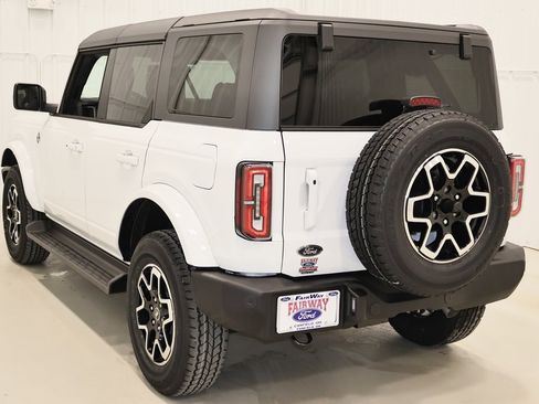 New 2025 Ford Bronco Outer Banks image 6