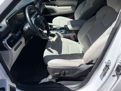 Used 2023 Kia Telluride S AWD/4WD image 15