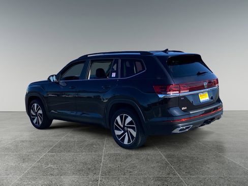 Used 2024 Volkswagen Atlas SE image 3