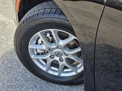 Used 2024 Chrysler Pacifica Touring-L image 35