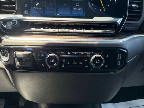 Used 2025 Chevrolet Silverado 1500 LT AWD/4WD image 27