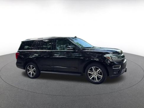 Used 2024 Ford Expedition Limited AWD/4WD image 2