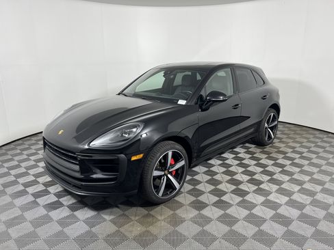 Certified 2022 Porsche Macan S AWD/4WD image 11
