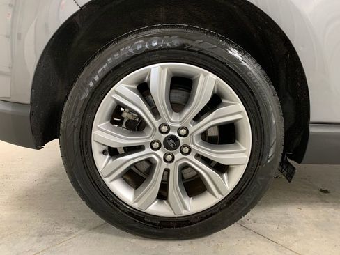 Used 2024 Ford Edge Titanium image 9