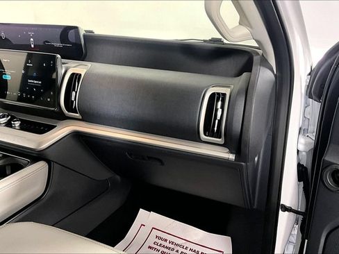 Used 2025 Ford Expedition Active AWD/4WD image 16