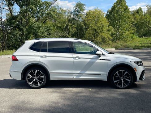 Used 2022 Volkswagen Tiguan SEL R-Line AWD/4WD image 6