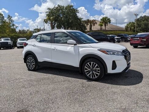Used 2023 Nissan Kicks SV FWD image 2