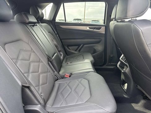Used 2024 Volkswagen Atlas Cross Sport SE image 9