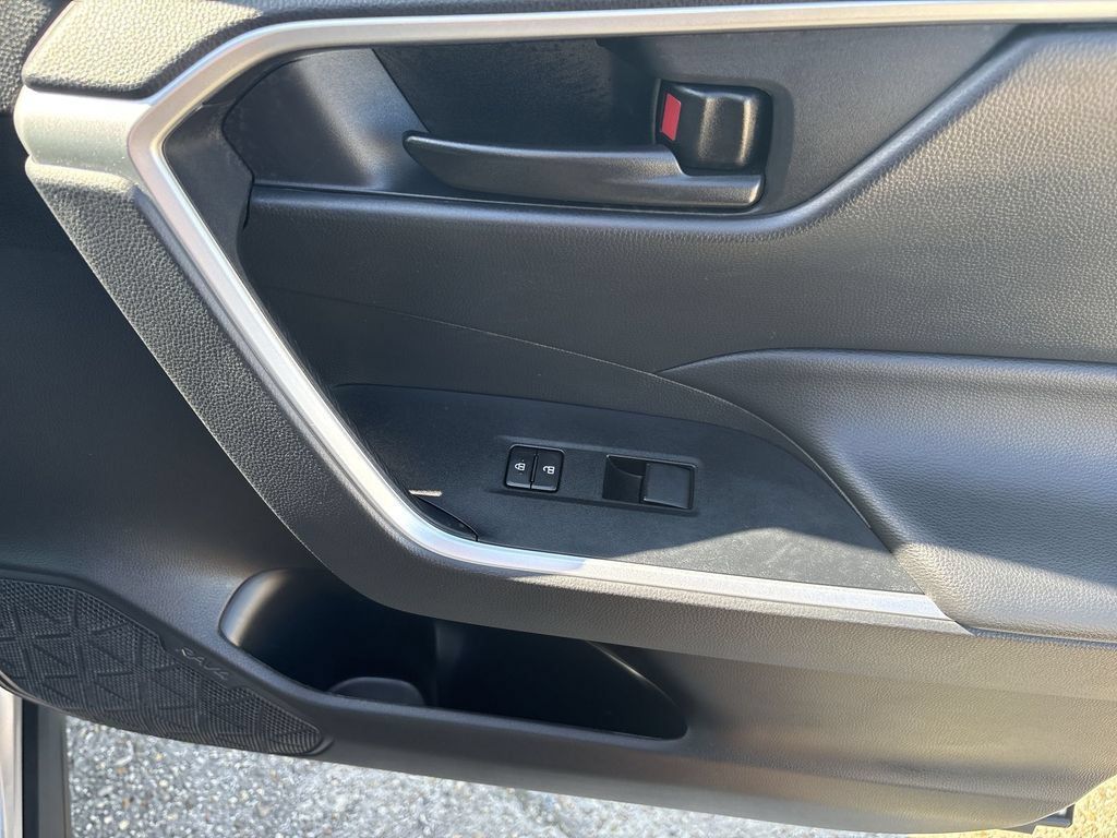 Used 2023 Toyota RAV4 LE FWD image 32