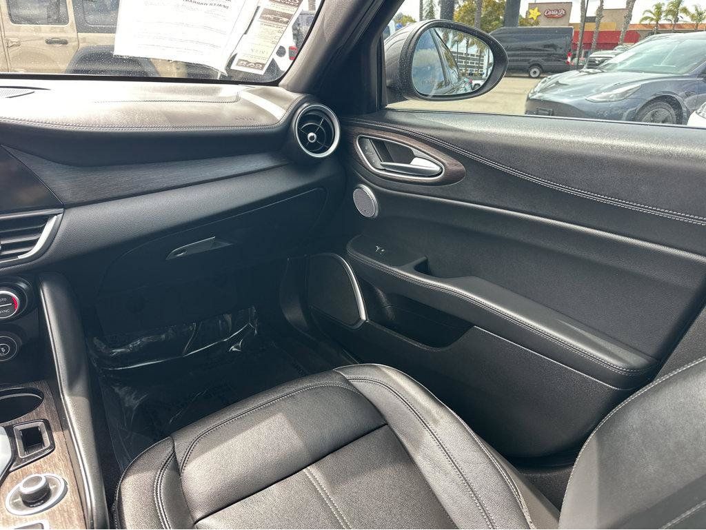 Used 2022 Alfa Romeo Giulia Ti AWD/4WD image 18
