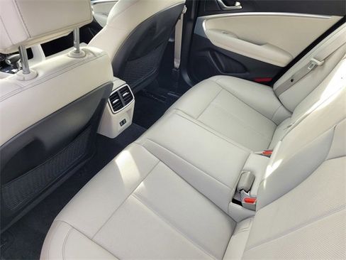 Used 2024 Genesis G70 2.5T image 10