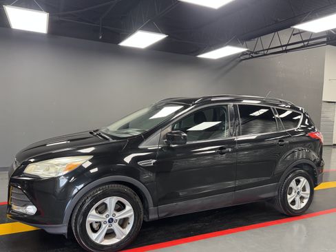 Used 2015 Ford Escape SE w/ Equipment Group 201A FWD image 2