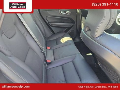 Used 2023 Volvo XC60 B5 Plus AWD/4WD image 18