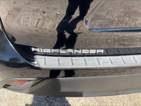 Used 2023 Toyota Highlander XLE image 31
