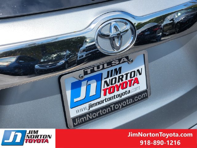 Used 2019 Toyota Highlander Limited FWD image 12