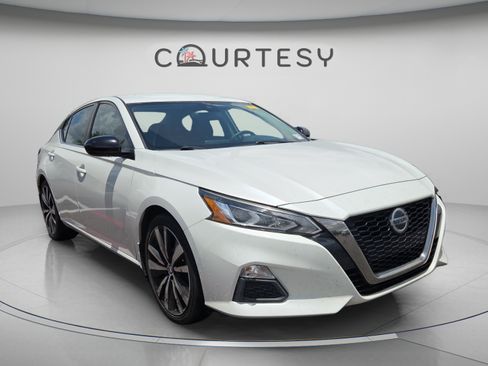 Used 2020 Nissan Altima 2.5 SR FWD image 3
