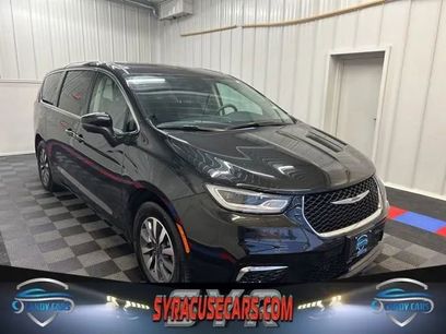 Used 2023 Chrysler Pacifica Touring-L